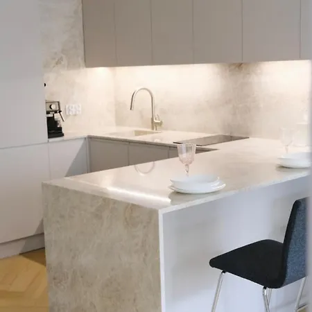 Modern Powisle, * Warschau